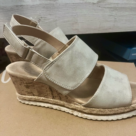 LifeStride Women's Cream Wedge Sandals - Picture 2 of 9